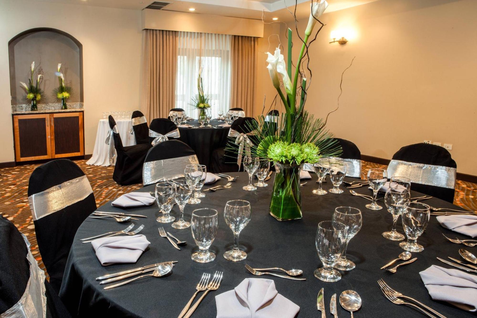 Courtyard By Marriott Port Of Spain Esterno foto